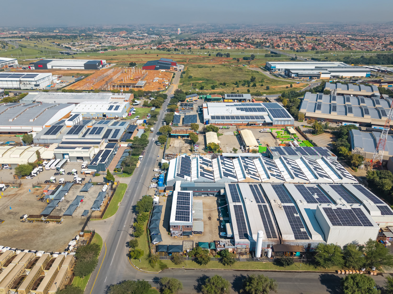lumasol-NCP-660kW-Solar-Installation-with-Custom-Cantilevered-Carports-1