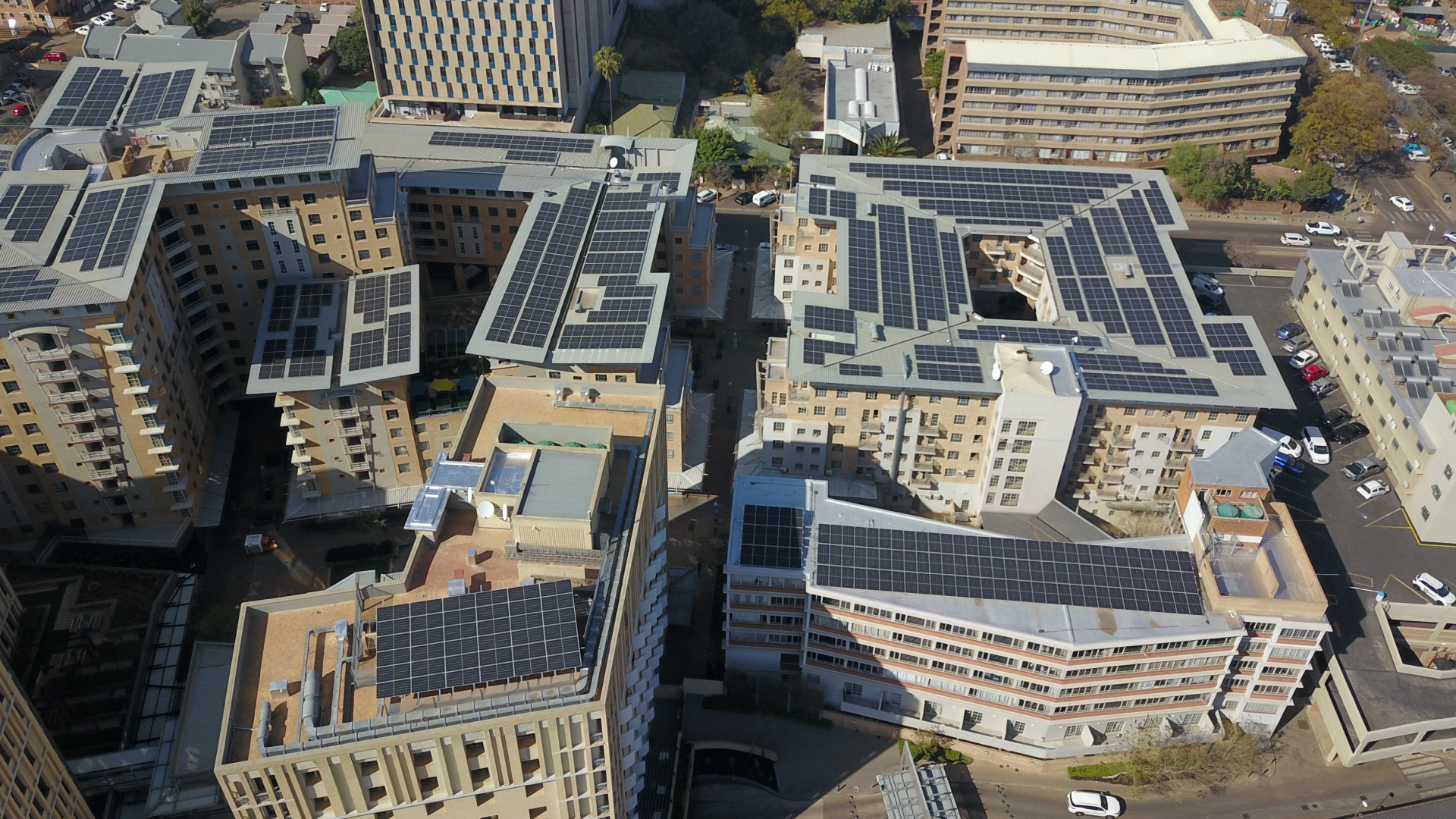 lumasol-the-fields-714kW-Solar-PV-Installation